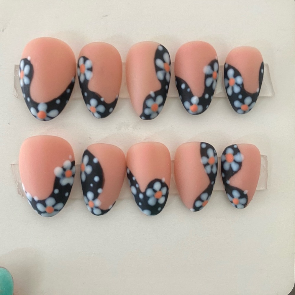 Luxury Press On Nails Handpainted daisy gel nails